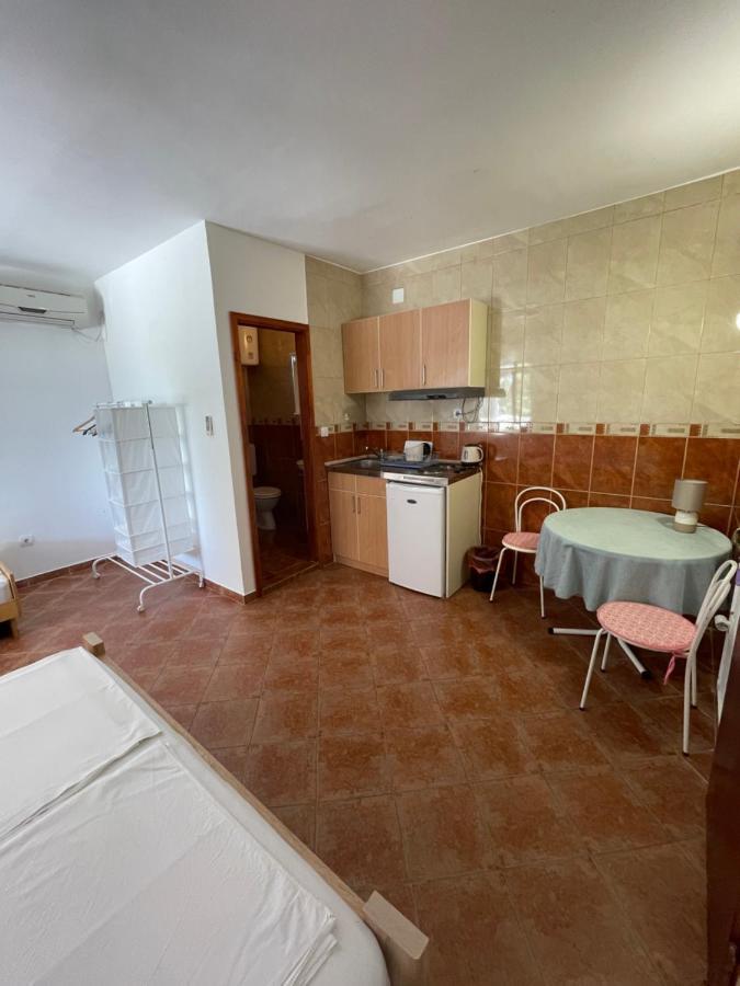 דירות Petrovac Vuko I Magdalena Midzor מראה חיצוני תמונה